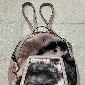 Vera Wang Simply Vera Faux Leather Backpack Handbag, 12" L x 10" H Beige (VG)